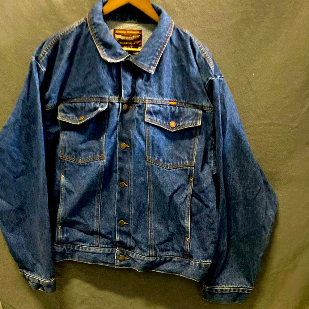 Men’s rustler trucker jean jacket l large